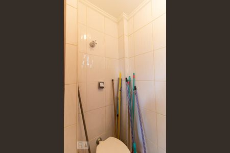 Apartamento à venda com 140m², 3 quartos e 4 vagas Apartamento à venda com 140m², 3 quartos e 4 vagasBanheiro de Serviço