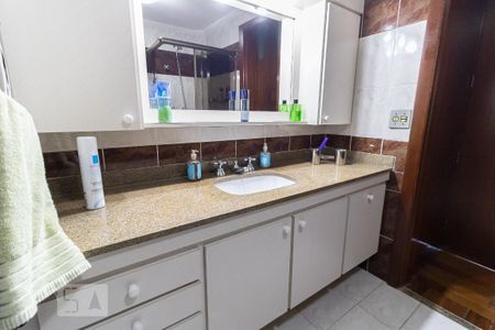 Apartamento à venda com 140m², 3 quartos e 4 vagas Apartamento à venda com 140m², 3 quartos e 4 vagasBanheiro da Suíte