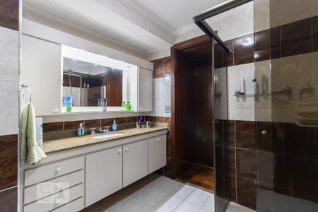 Apartamento à venda com 140m², 3 quartos e 4 vagas Apartamento à venda com 140m², 3 quartos e 4 vagasBanheiro da Suíte