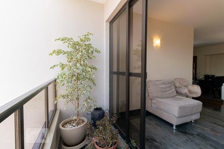 Apartamento à venda com 140m², 3 quartos e 4 vagas Apartamento à venda com 140m², 3 quartos e 4 vagasVaranda da Sala