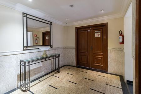 Apartamento à venda com 140m², 3 quartos e 4 vagas Apartamento à venda com 140m², 3 quartos e 4 vagasHall de Entrada