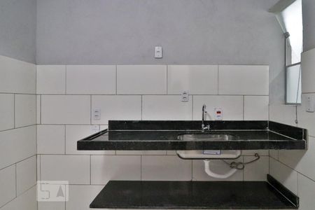 Cozinha de kitnet/studio para alugar com 1 quarto, 20m² em Santa Efigênia, Belo Horizonte