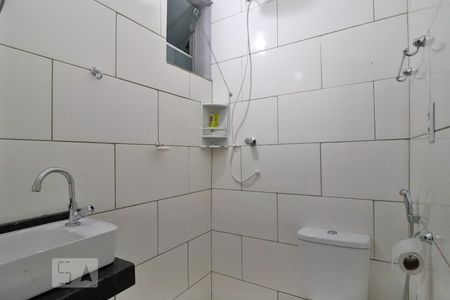 Banheiro de kitnet/studio para alugar com 1 quarto, 20m² em Santa Efigênia, Belo Horizonte