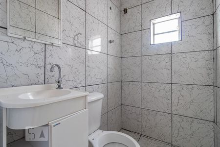Banheiro de casa para alugar com 1 quarto, 40m² em Jardim Regina Alice, Barueri