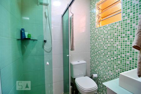 Banheiro da Suíte de casa à venda com 3 quartos, 150m² em Parque Jaçatuba, Santo André