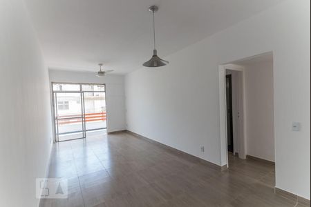 Apartamento à venda com 74m², 2 quartos e 1 vagaSala