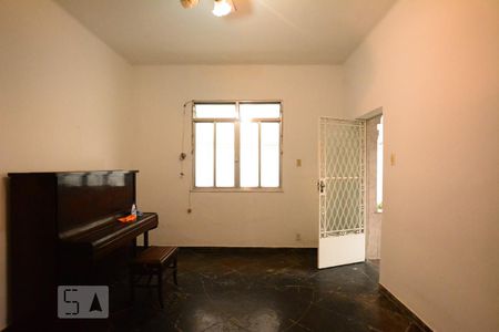 Sala de casa à venda com 2 quartos, 110m² em Penha, Rio de Janeiro