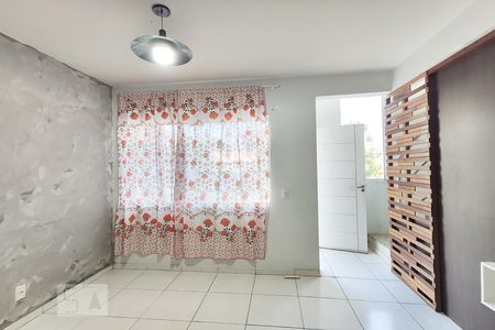 Sala de casa de condomínio para alugar com 2 quartos, 80m² em Rondônia, Novo Hamburgo