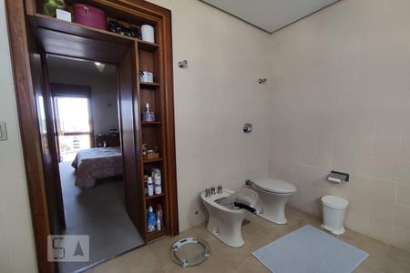 Apartamento à venda com 189m², 3 quartos e 2 vagas Apartamento à venda com 189m², 3 quartos e 2 vagasBanheiro da Suíte