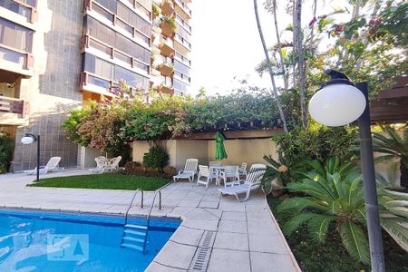 Apartamento à venda com 189m², 3 quartos e 2 vagas Apartamento à venda com 189m², 3 quartos e 2 vagasÁrea verde da piscina