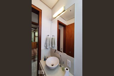 Apartamento à venda com 189m², 3 quartos e 2 vagas Apartamento à venda com 189m², 3 quartos e 2 vagasBanheiro de Serviço