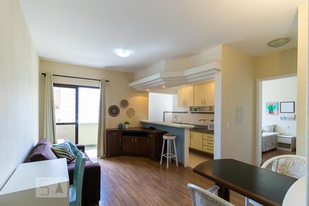 Sala de apartamento para alugar com 1 quarto, 55m² em Cambuí, Campinas