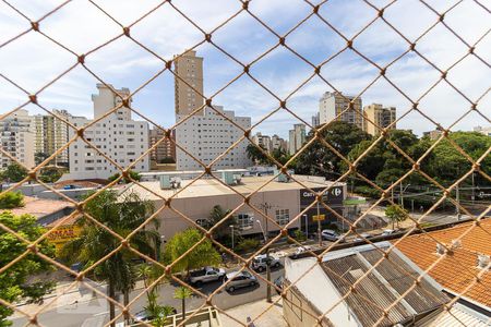 Vista da sacada de apartamento para alugar com 1 quarto, 55m² em Cambuí, Campinas