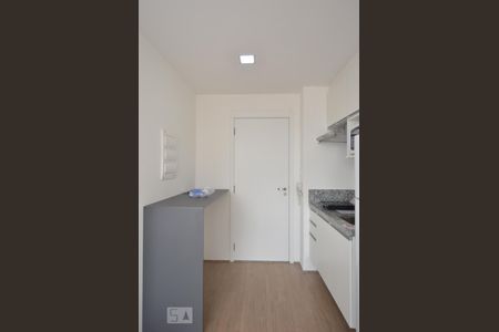 Entrada e cozinha de kitnet/studio para alugar com 1 quarto, 23m² em Brás, São Paulo