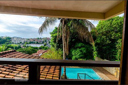 Vista da Suite  de casa de condomínio para alugar com 4 quartos, 298m² em Badu, Niterói