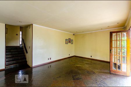 Sala de casa de condomínio para alugar com 4 quartos, 298m² em Badu, Niterói