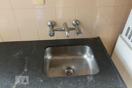 Cozinha - Torneira de apartamento para alugar com 1 quarto, 47m² em Floresta, Porto Alegre