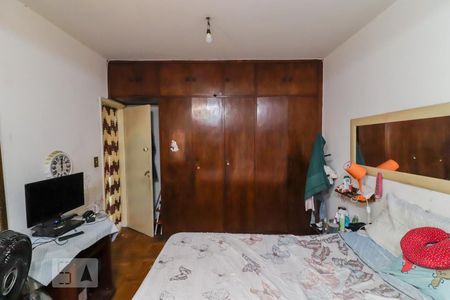 Suite  de casa à venda com 5 quartos, 330m² em Jardim Ester Yolanda, São Paulo