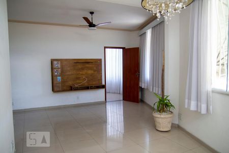 Sala de casa para alugar com 4 quartos, 250m² em Camarão, São Gonçalo