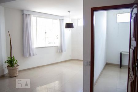 Sala de casa para alugar com 4 quartos, 250m² em Camarão, São Gonçalo