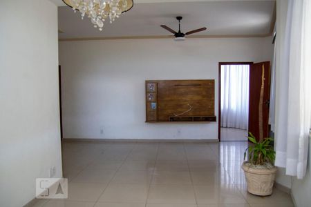 Sala de casa para alugar com 4 quartos, 250m² em Camarão, São Gonçalo