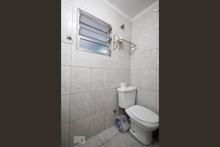 Banheiro de casa para alugar com 1 quarto, 70m² em Conceição, Osasco