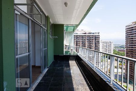 varanda de apartamento para alugar com 2 quartos, 70m² em Barra da Tijuca, Rio de Janeiro