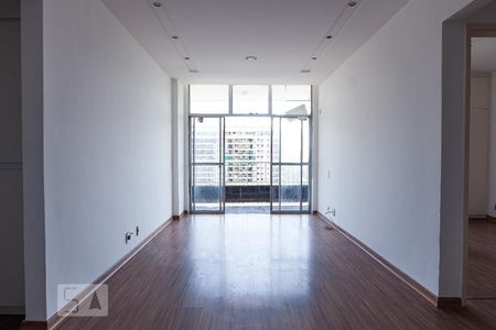 Sala de apartamento para alugar com 2 quartos, 70m² em Barra da Tijuca, Rio de Janeiro