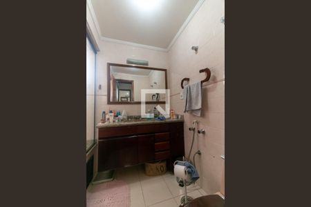 Apartamento à venda com 258m², 3 quartos e 3 vagas Apartamento à venda com 258m², 3 quartos e 3 vagasBanheiro da Suíte