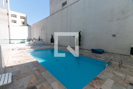 Apartamento à venda com 258m², 3 quartos e 3 vagas Apartamento à venda com 258m², 3 quartos e 3 vagasÁrea comum - Piscina