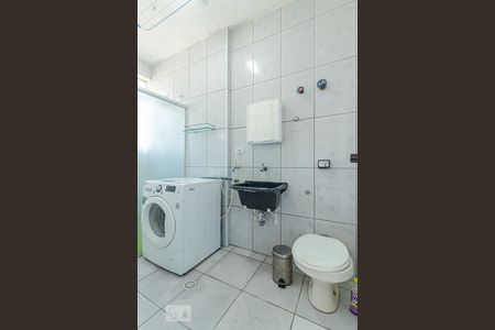 Banheiro de kitnet/studio para alugar com 1 quarto, 35m² em Santa Ifigênia, São Paulo
