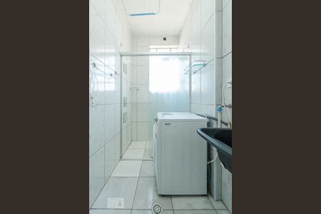 Banheiro de kitnet/studio para alugar com 1 quarto, 35m² em Santa Ifigênia, São Paulo
