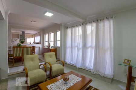 Sala de estar de casa à venda com 4 quartos, 400m² em Chora Menino, São Paulo