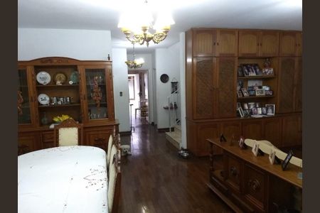 Sala de casa à venda com 3 quartos, 250m² em Moema, São Paulo