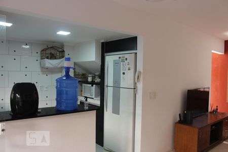 Sala de casa de condomínio para alugar com 3 quartos, 85m² em Vargem Pequena, Rio de Janeiro