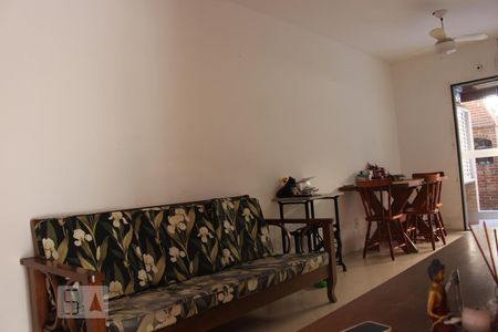 Sala de casa de condomínio para alugar com 3 quartos, 85m² em Vargem Pequena, Rio de Janeiro