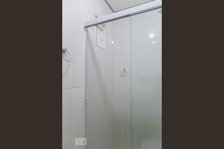 Banheiro de kitnet/studio para alugar com 1 quarto, 22m² em Jardim Oriental, São Paulo