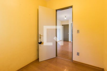 Dormitório 2 de apartamento à venda com 3 quartos, 75m² em Sarandi, Porto Alegre