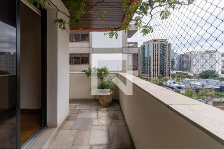 Varanda de apartamento à venda com 3 quartos, 217m² em Itaim Bibi, São Paulo