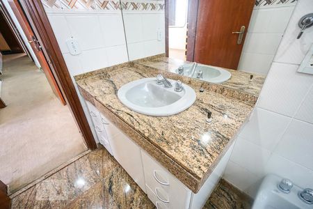 Casa de condomínio à venda com 520m², 4 quartos e 7 vagas Casa de condomínio à venda com 520m², 4 quartos e 7 vagasPia