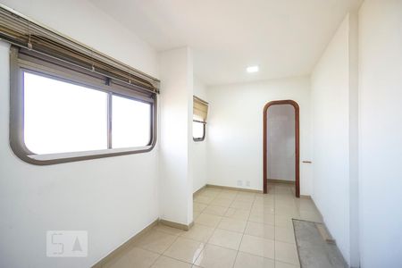 Casa de condomínio à venda com 520m², 4 quartos e 7 vagas Casa de condomínio à venda com 520m², 4 quartos e 7 vagasÁrea de serviço