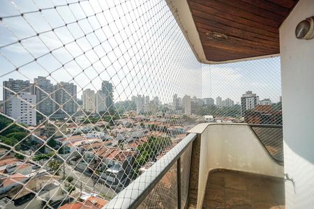 Casa de condomínio à venda com 520m², 4 quartos e 7 vagas Casa de condomínio à venda com 520m², 4 quartos e 7 vagasVaranda
