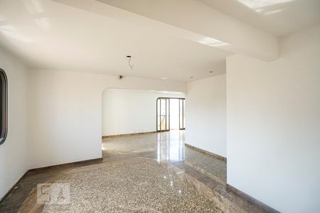 Sala de casa de condomínio para alugar com 4 quartos, 520m² em Mooca, São Paulo