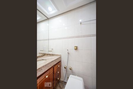 Casa de condomínio à venda com 520m², 4 quartos e 7 vagas Casa de condomínio à venda com 520m², 4 quartos e 7 vagasBanheiro da suíte 03