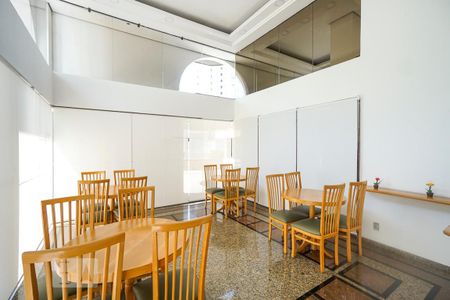 Casa de condomínio à venda com 520m², 4 quartos e 7 vagas Casa de condomínio à venda com 520m², 4 quartos e 7 vagasSalão de festas