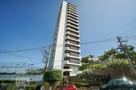 Casa de condomínio à venda com 520m², 4 quartos e 7 vagas Casa de condomínio à venda com 520m², 4 quartos e 7 vagasFachada