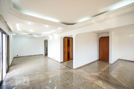 Casa de condomínio para alugar com 520m², 4 quartos e 7 vagasSala
