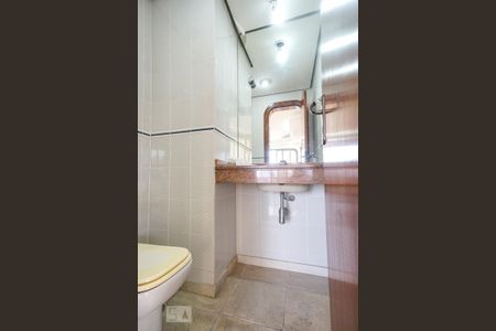 Casa de condomínio à venda com 520m², 4 quartos e 7 vagas Casa de condomínio à venda com 520m², 4 quartos e 7 vagasLavabo