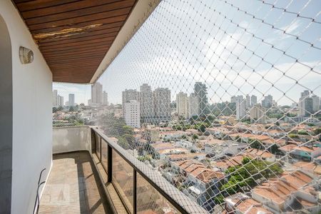 Casa de condomínio à venda com 520m², 4 quartos e 7 vagas Casa de condomínio à venda com 520m², 4 quartos e 7 vagasVaranda