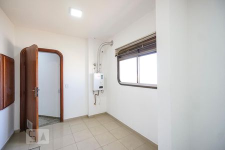 Casa de condomínio à venda com 520m², 4 quartos e 7 vagas Casa de condomínio à venda com 520m², 4 quartos e 7 vagasÁrea de serviço
